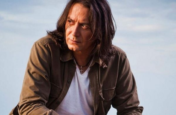 «Η κατάσταση είναι εξαιρετικά δύσκολη»: Η δημόσια έκκληση του Γιάννη Κότσιρα για την φωτιά στην Πεντέλη