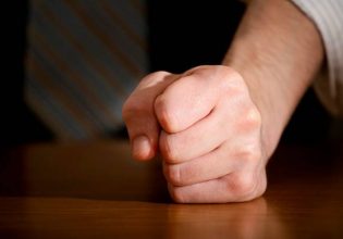 Θεσσαλονίκη: Έδειρε υπάλληλο καθαριότητας επειδή τον ξύπνησε με το… απορριμματοφόρο