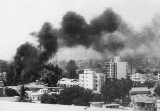 Κύπρος: Ήχησαν οι σειρήνες στην επέτειο των 48 χρόνων από το πραξικόπημα εναντίον του Μακάριου