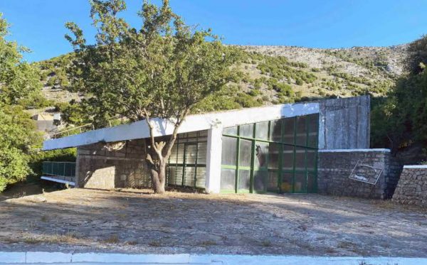 Ανελκυστήρα πλαγιάς στο σπήλαιο Δικταίον Άντρο του Οροπεδίου Λασιθίου