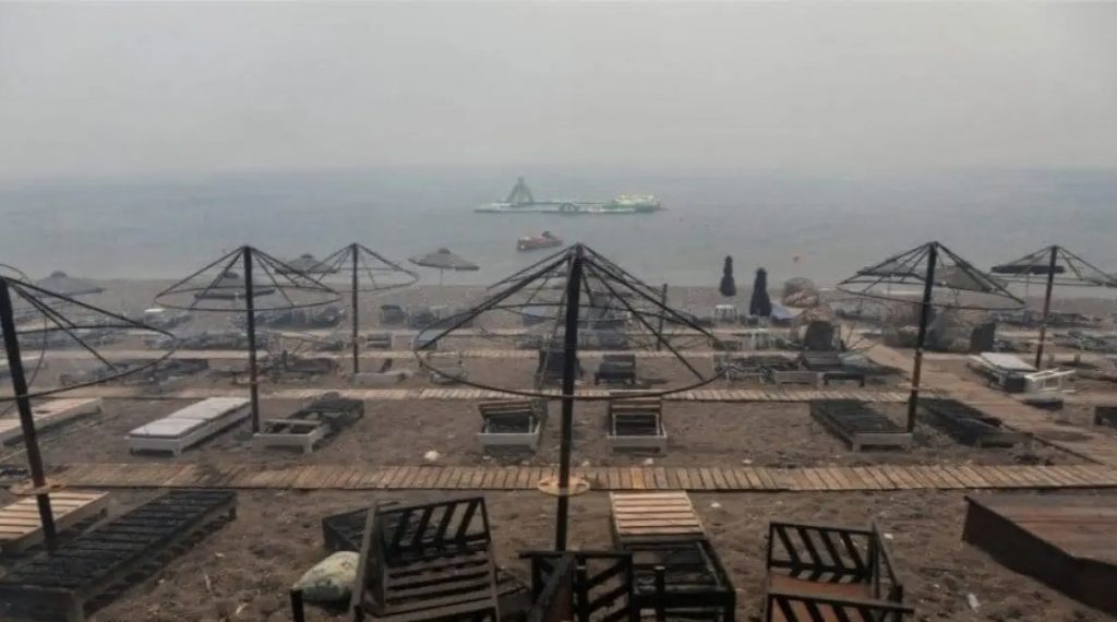 Λέσβος: Beach bar έγινε στάχτη από τη φωτιά [βίντεο]