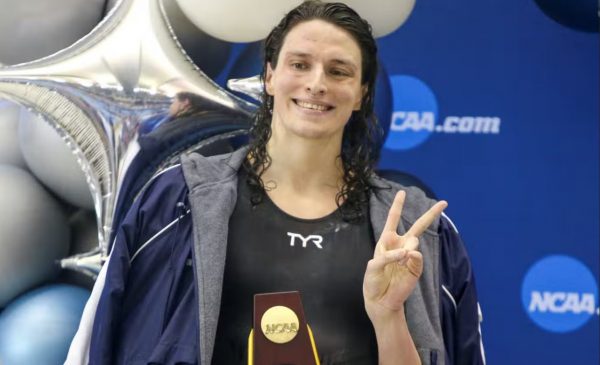 Λία Τόμας: Τελειωμό δεν έχουν οι αντιδράσεις για την τρανς κολυμβήτρια