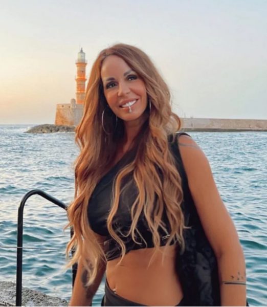 Η Ιωάννα Λίλη απίστευτα ανανεωμένη σε διακοπές με την οικογένεια της