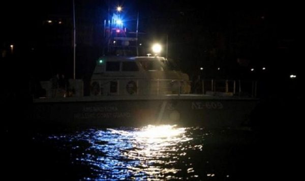 Σκάφος με έξι επιβαίνοντες πλέει ακυβέρνητο ανοιχτά της Κεφαλονιάς