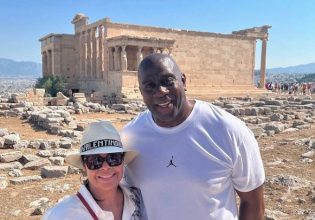 Το τηλεφώνημα-έκπληξη Μητσοτάκη στον Μάτζικ Τζόνσον που κάνει διακοπές στη χώρα μας