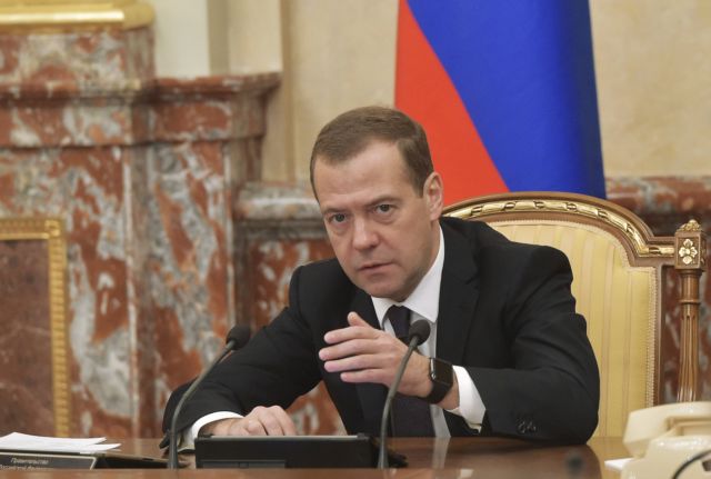 Μεντβέντεφ: Πάνω από τα 300-400 δολάρια το βαρέλι εάν επιβληθεί ανώτατο όριο στην τιμή του ρωσικού πετρελαίου