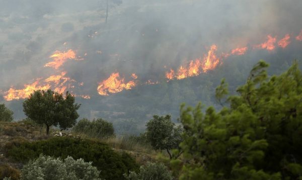 Φωτιά στην Πεντέλη: Δυσοίωνη η πυρομετεωρολογική εικόνα – Πρέπει να σβηστεί άμεσα αλλιώς θα έχουμε έχουμε πρόβλημα