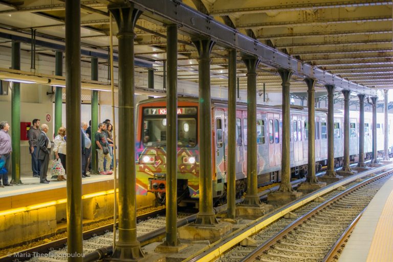 Μοναστηράκι: 6χρονη έπεσε στο κενό στον σταθμό του ΗΣΑΠ και βρέθηκε κάτω από το τρένο