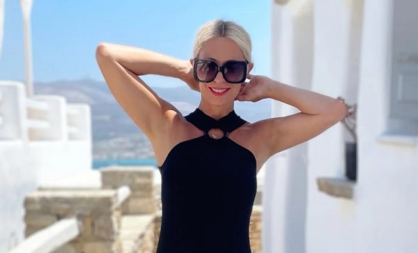 Χωρίς ρούχα έμεινε η Μαρία Μπακοδήμου για σωθεί από τον καύσωνα