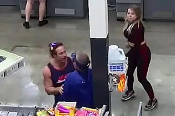 ΗΠΑ: Έκανε το λάθος να κλέψει την τσάντα γυναίκας παλαιστή – Τον βρήκε ο παλαιστής και… τον περιποιήθηκε