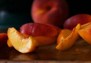 Ροδάκινα: Πιο ωφέλιμα με τη φλούδα ή χωρίς