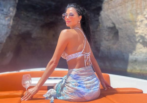 Νικόλ Σέρζινγκερ: Παραμιλάει η Μύκονος με τον σέξι χορό της