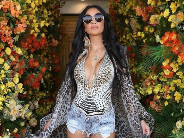 Νικόλ Σέρζινγκερ: Δείτε με ποιον κάνει διακοπές στη Μύκονο