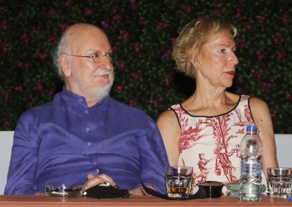 Σπάνια έξοδος του Διονύση Σαββόπουλου με την γυναίκα του Άσπα – Που πήγε το ζευγάρι