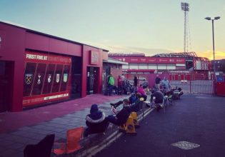 Οπαδοί της Νότιγχαμ κατασκήνωσαν στα εκδοτήρια για να πάρουν εκτός έδρας κάρτα! (vid)