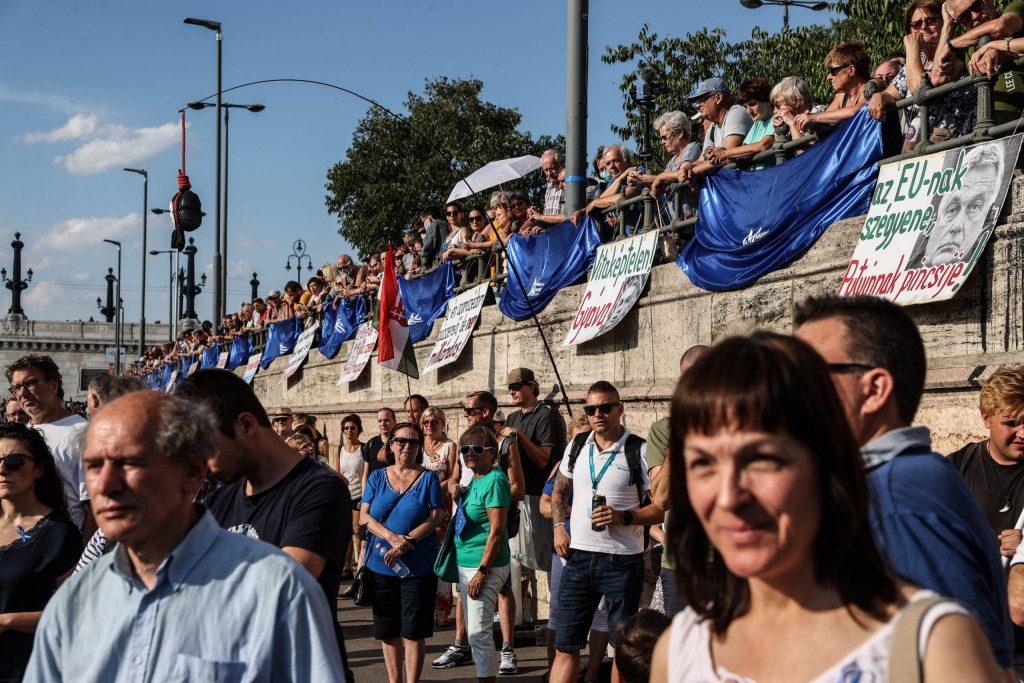 Ουγγαρία: Οργισμένες διαδηλώσεις κατά φορολογικού νόμου του Όρμπαν