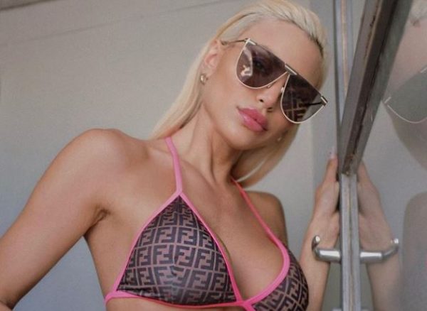 Αλεξάνδρα Παναγιώταρου: Νέες σέξι πόζες με τον Στάθη Σχίζα στη θάλασσα