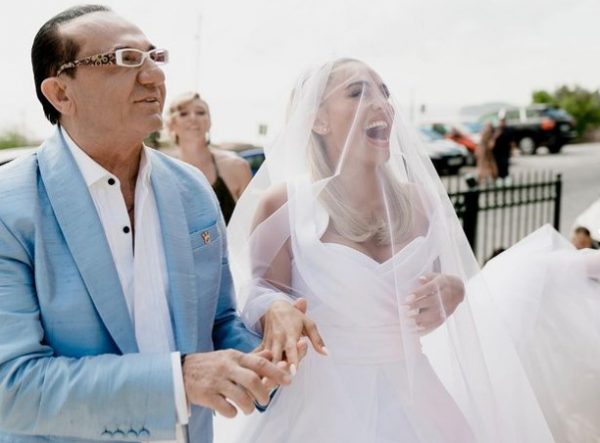 Λευτέρης Πανταζής: Περήφανος μπαμπάς ο τραγουδιστής – Η αφιέρωση που έκανε στη νιόπαντρη κόρη του