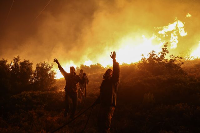 Κόλαση η Πεντέλη: Εφιάλτης οι θυελλώδεις άνεμοι - Στοίχημα η πτήση των εναέριων μέσων πυρόσβεσης