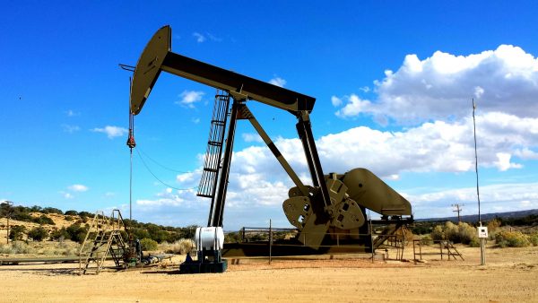 Πετρέλαιο: Η πτώση κάτω από τα 100 δολ. ίσως είναι παροδική – Tι προβλέπει ο CEO της Chevron