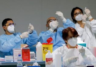 Κοροναϊός: Έχουμε χάσει το μέτρημα με τα πανδημικά κύματα – «Κουρασμένα» τα συστήματα Υγείας, λένε ειδικοί