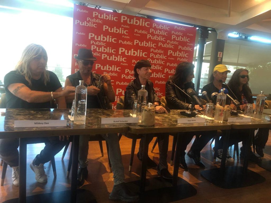 «Είναι σαν να γυρίζουμε σπίτι μας» – Το in στη συνέντευξη Τύπου Scorpions και Alice Cooper για τη συναυλία στο ΟΑΚΑ