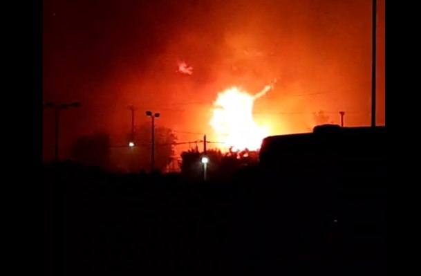Φωτιά στην Πεντέλη: Έφτασαν στον Γέρακα οι φλόγες – Έκλεισε η Αττική Οδός