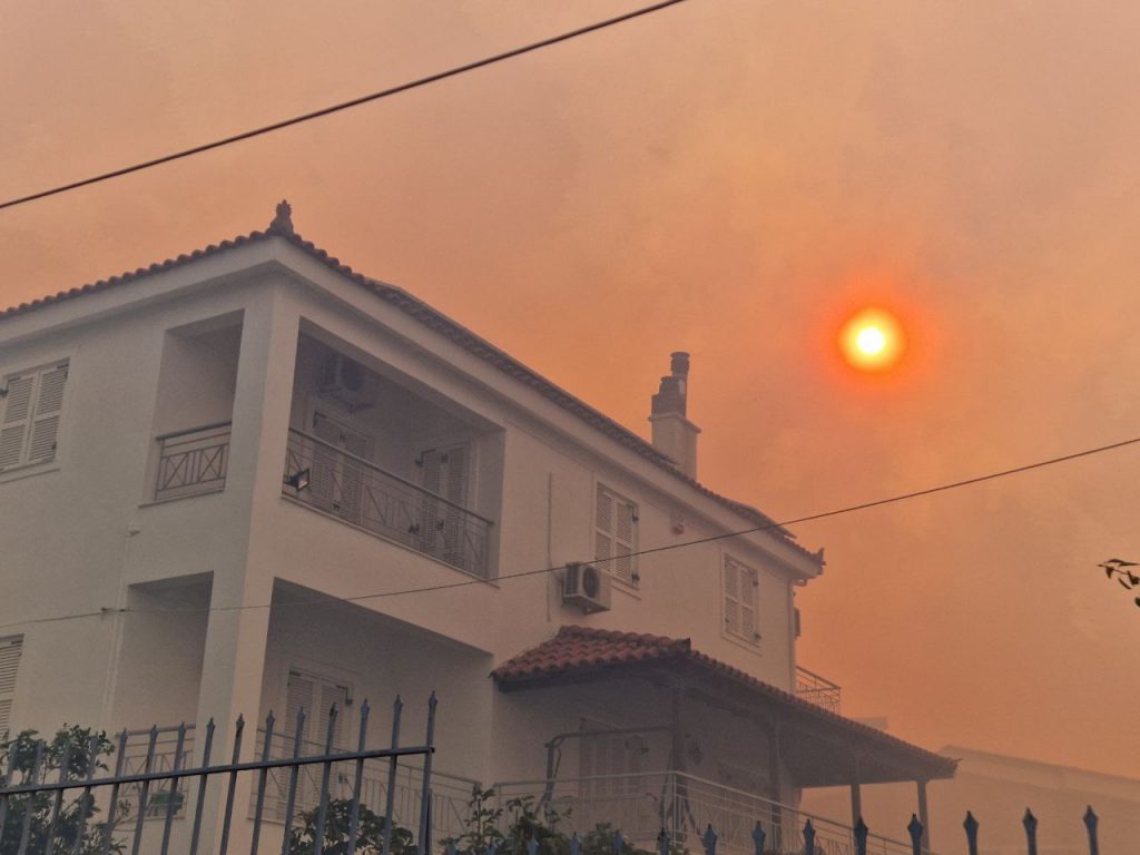 Live η έκτακτη ενημέρωση για τη φωτιά στην Πεντέλη από τον εκπρόσωπο της Πυροσβεστικής