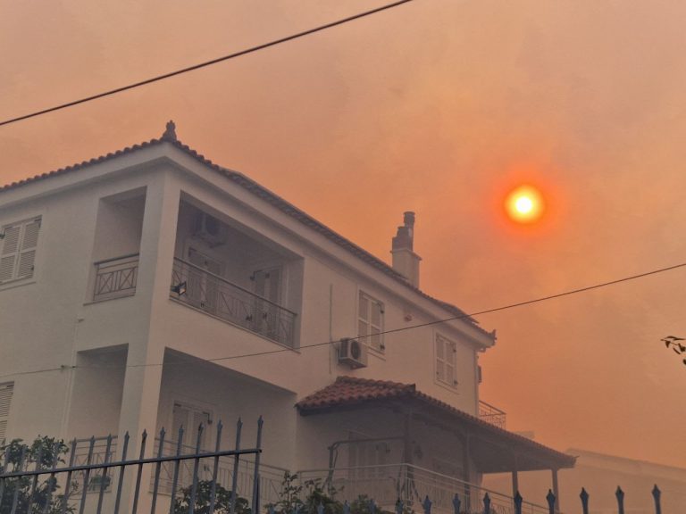 Live η έκτακτη ενημέρωση για τη φωτιά στην Πεντέλη από τον εκπρόσωπο της Πυροσβεστικής