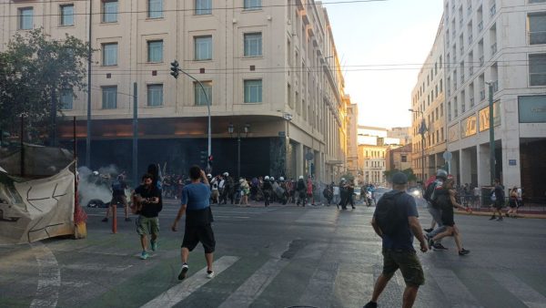 Γιάννης Μιχαηλίδης: Ενταση στο κέντρο της Αθήνας στη συγκέντρωση για τον απεργό πείνας