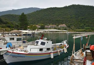 Πούλιθρα: Το πανέμορφο χωριό της Αρκαδίας που συνδυάζει βουνό και θάλασσα