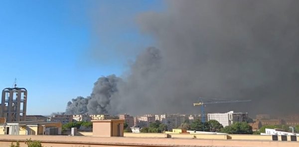 Ιταλία: Φωτιά σε κέντρο απόσυρσης αυτοκινήτων στη Ρώμη