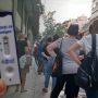 Κοροναϊός: Ουρές στα εφημερεύοντα φαρμακεία για rapid test μέχρι αργά το βράδυ