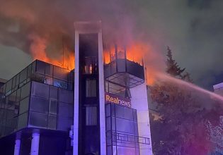 Μαρούσι: Στις φλόγες Real FM και Real News – «Μας καίνε» λέει ο Χατζηνικολάου
