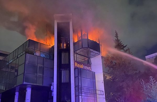 Μαρούσι: Στις φλόγες Real FM και Real News – «Μας καίνε» λέει ο Χατζηνικολάου