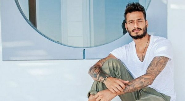 Με καυτό φιλί στο στόμα επιβεβαίωσε ο Σάββας Γκέντζογλου τη νέα του σχέση