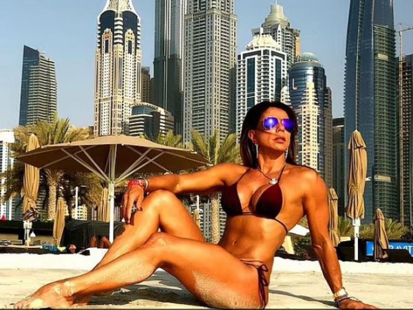 Βρετανία: Η πιο σέξι γιαγιά του κόσμου: 53 ετών, γυμνάζεται κάθε μέρα και τρώει 150 αυγά τον μήνα