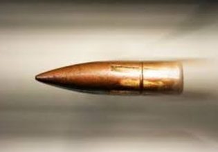 Επεισόδιο στην Κρήτη: Σφαίρα καρφώθηκε στο μπάνιο του γείτονα