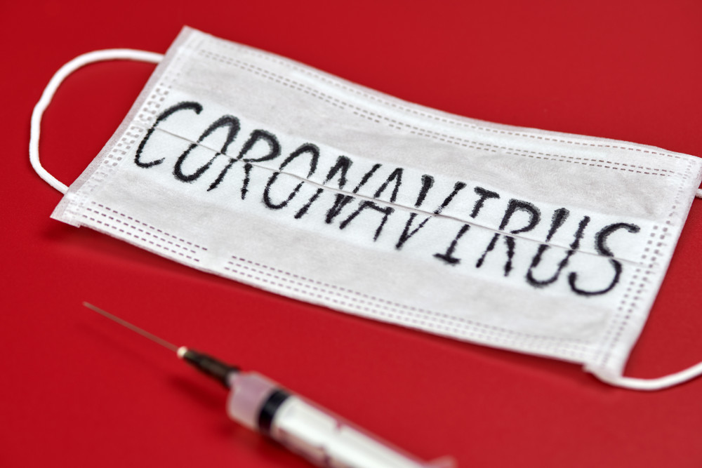 Ηλίας Μόσιαλος: Τον Οκτώβριο τα εμβόλια για τις νέες παραλλαγές του κορονοϊού