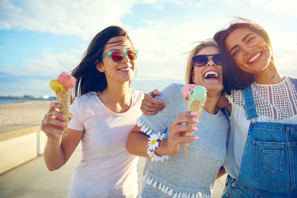 Καύσωνας: Μην τρώτε παγωτά για να δροσιστείτε – Έχει αντίθετα αποτελέσματα