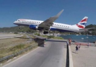 Σκιάθος: Νέο βίντεο με γυναίκα που παρασύρεται από τουρμπίνα αεροπλάνου