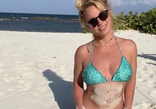 Μπρίτνεϊ Σπίαρς: Νέες προκλητικές αναρτήσεις – Ποζάρει με το μπικίνι της και ζει το όνειρό της