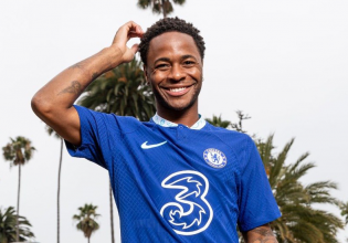 Ο Στέρλινγκ αρνήθηκε να υπογράψει φανέλα της Μάντσεστερ Σίτι