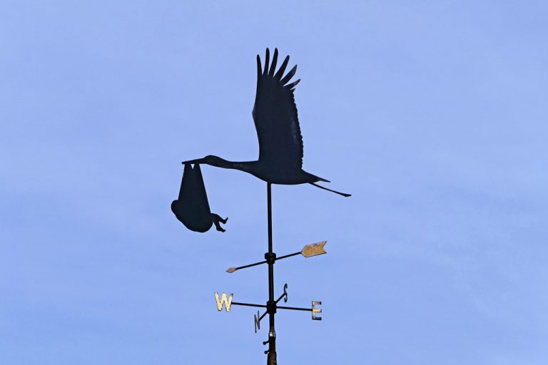 Λιγότερες γεννήσεις κάθε χρόνο, περισσότερες με υποβοηθούμενες τεχνικές