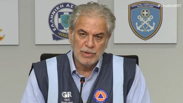 Φωτιά στην Πεντέλη: Δείτε live την ενημέρωση από τον Χρήστο Στυλιανίδη