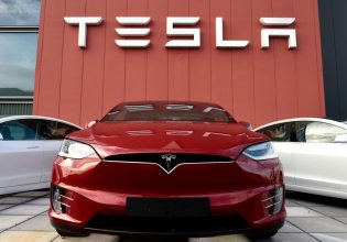 Tesla: Ρευστοποίησε το 75% των bitcoin για να συγκεντρώσει «ζεστό χρήμα»