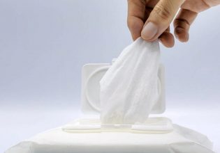 Πλαστική ρύπανση: Νησί από χρησιμοποιημένα μωρομάντηλα «άλλαξε τη ροή του Τάμεση»