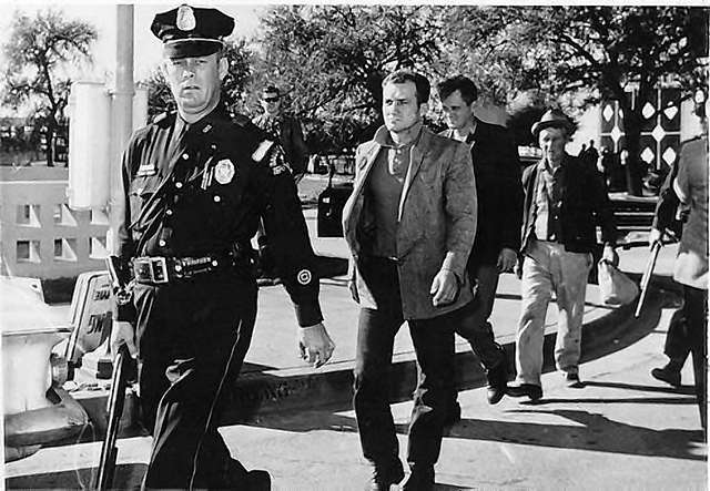 Κένεντι: Τον σκότωσε ο πατέρας του Γούντι Χάρελσον – Θεωρία συνωμοσίας ή αλήθεια;