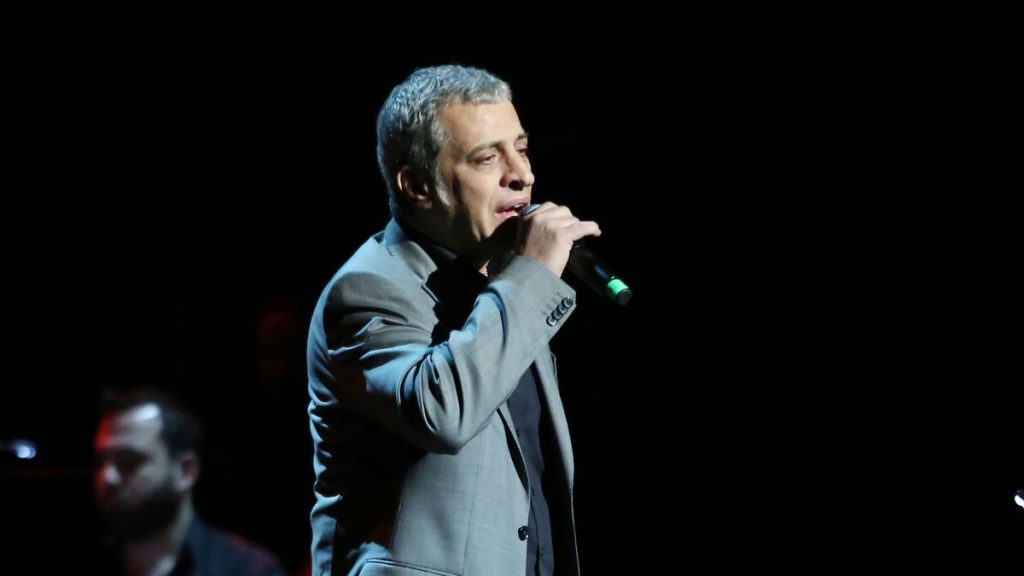 Θέμης Αδαμαντίδης: Φωτογραφία της συντρόφου του με μώλωπες στο πρόσωπο