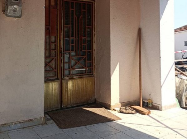 Θεσσαλονίκη: Φρίκη με την μητροκτονία – Της κάρφωσε σπασμένο μπουκάλι στο κεφάλι και την έπνιξε